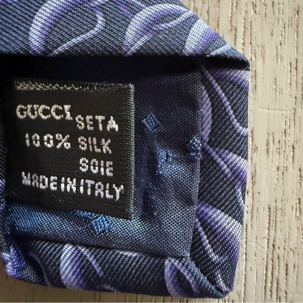 GUCCI Men’s Luxury 100% Silk Classic Tie Chain Print Purple & Navy Made In Italy